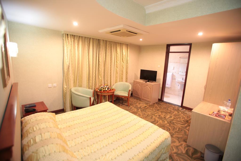 City Royal Resort Hotel Kyambogo  Exterior foto