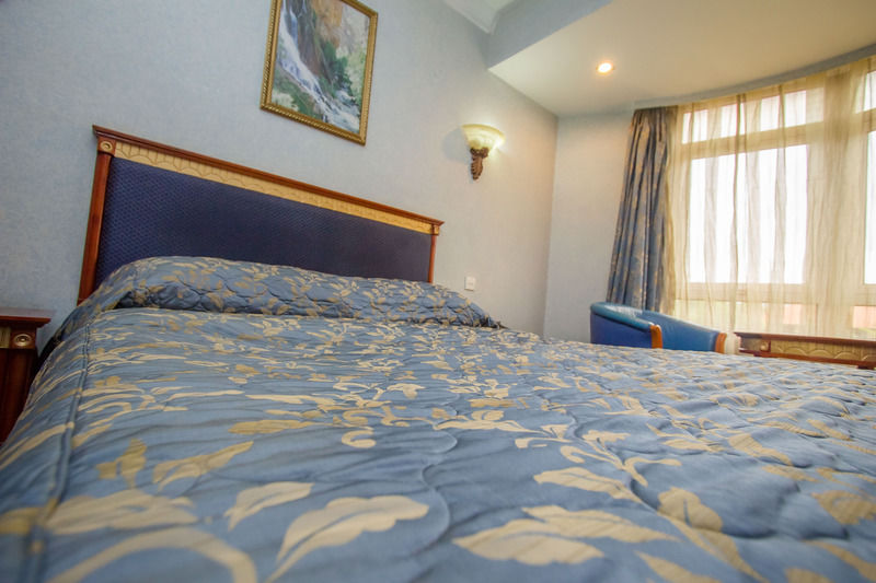 City Royal Resort Hotel Kyambogo  Exterior foto