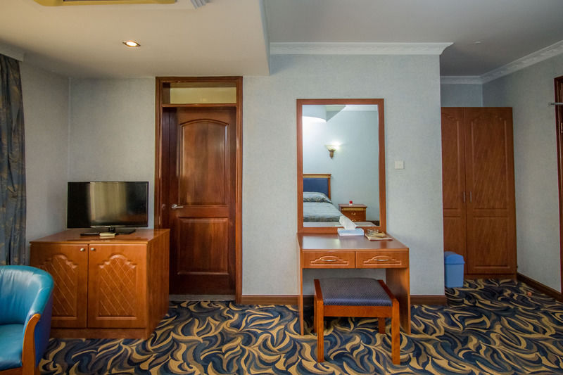 City Royal Resort Hotel Kyambogo  Exterior foto