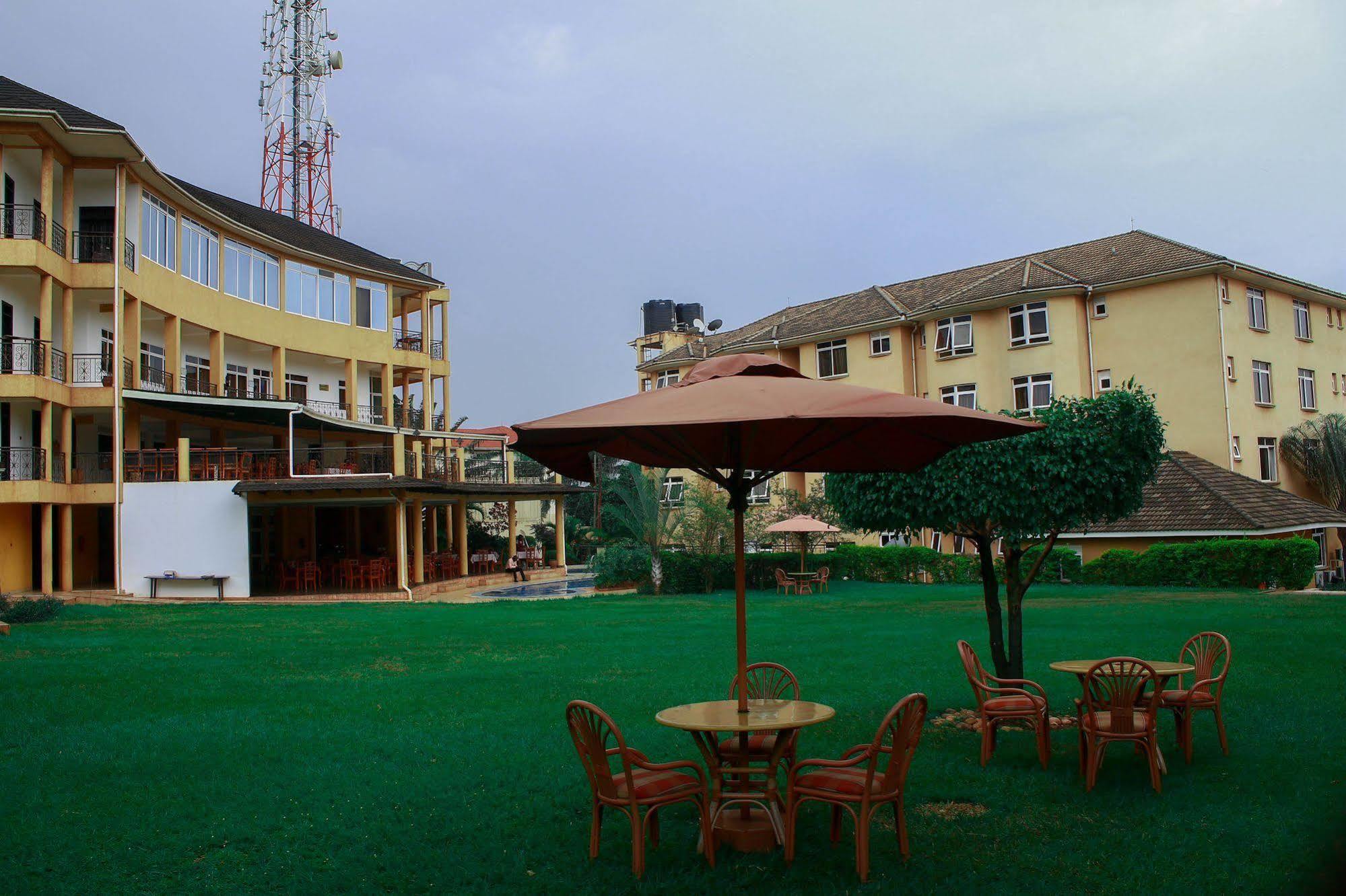 City Royal Resort Hotel Kyambogo  Exterior foto