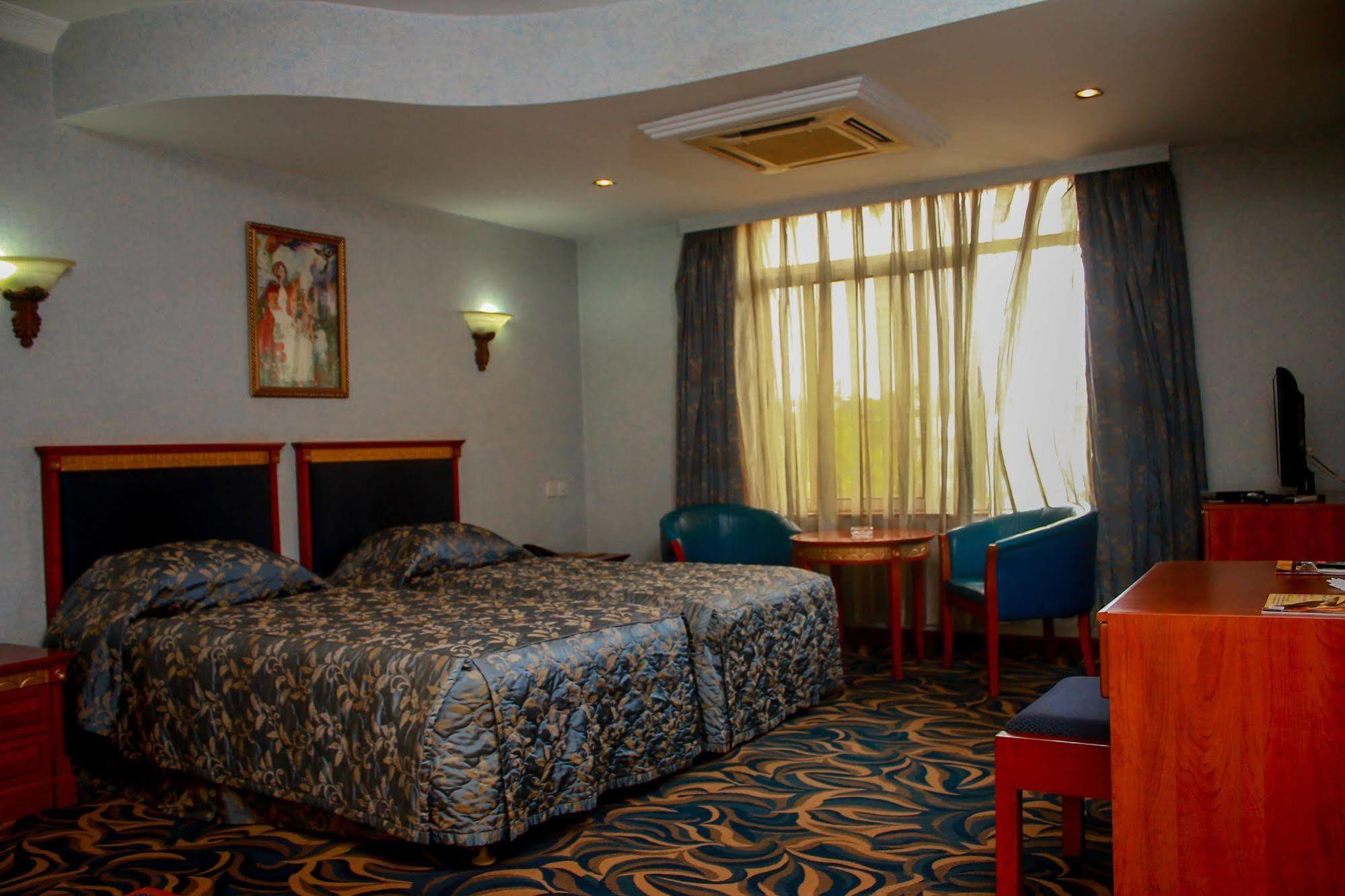 City Royal Resort Hotel Kyambogo  Exterior foto