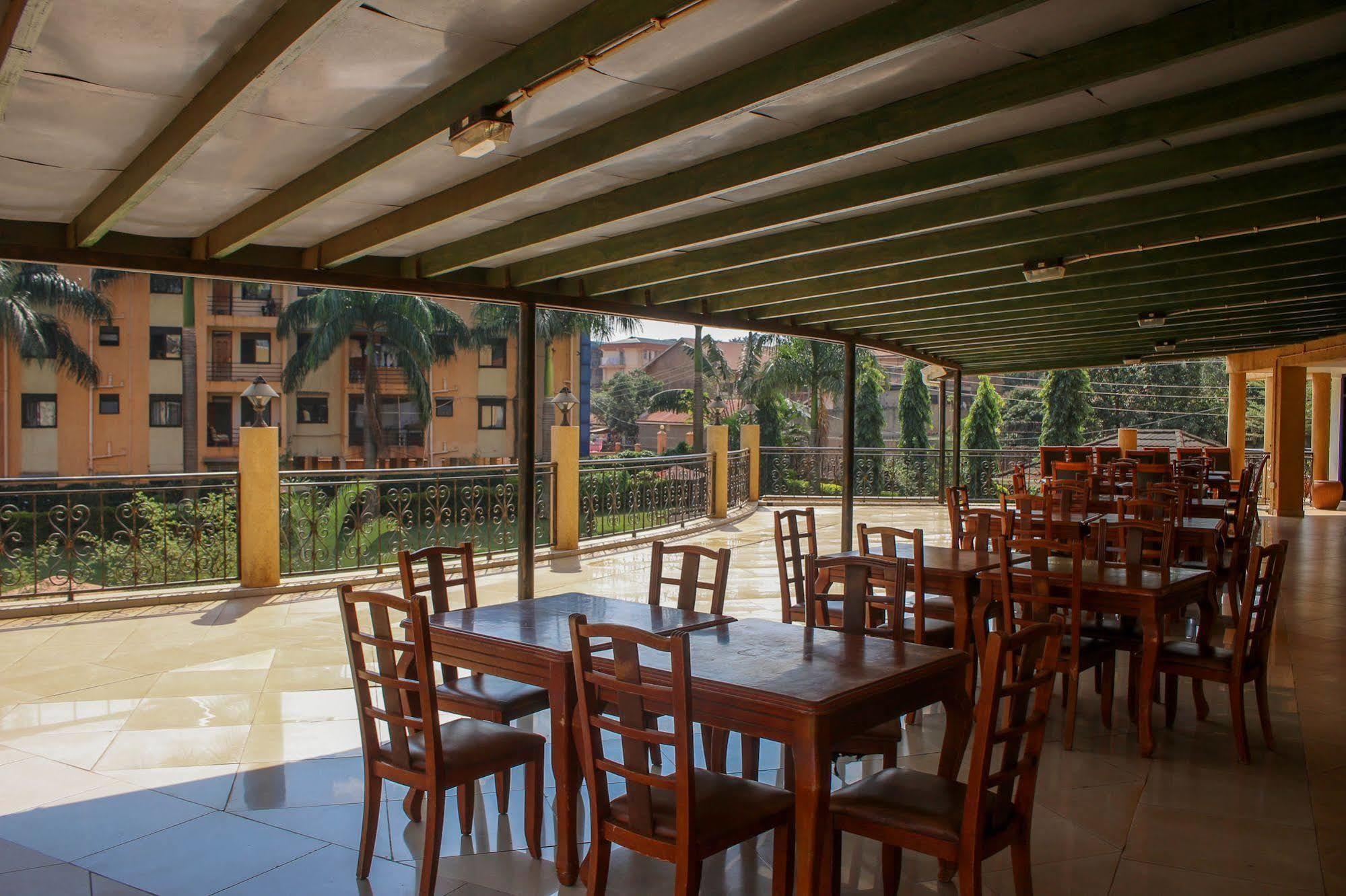 City Royal Resort Hotel Kyambogo  Exterior foto